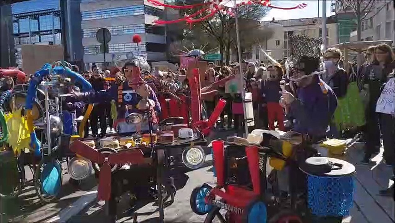 Bourg-en-Bresse: la grande marche pour le climat rassemble un millier de personnes