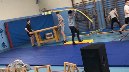 Des secondes du lycée Pesquet initiés aux arts du cirque