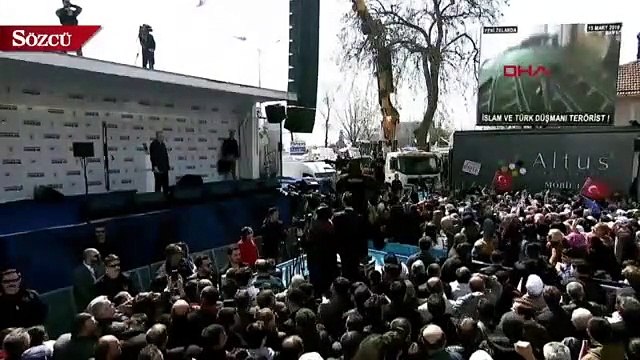 Yeni Zelanda'daki vahşetin görüntüleri AKP mitinginde ekrana geldi