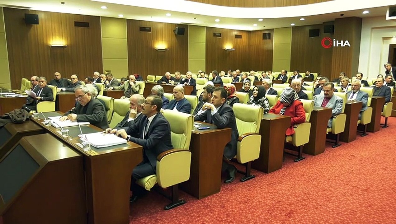 Başkan Tuna'dan Meclis üyelerine plaket
