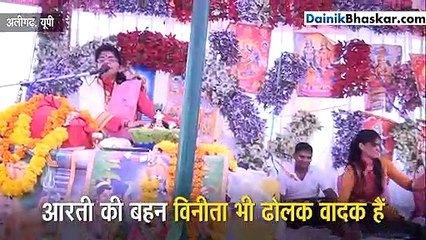 क्या आपने किसी को एक बार में दो ढोलक बजाते देखा है? नहीं...तो इस Video को देखिए