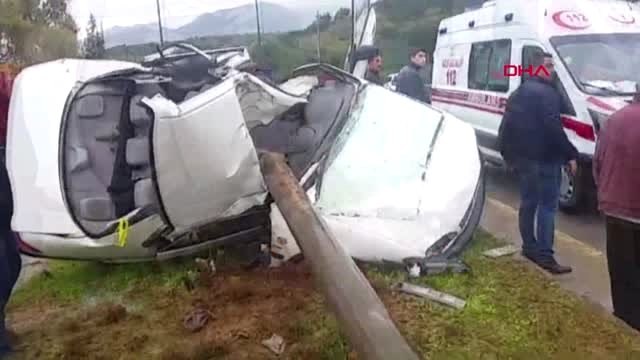 Hatay Otomobil Aydınlatma Direğine Çarptı Anne Öldü, Oğlu Kurtuldu