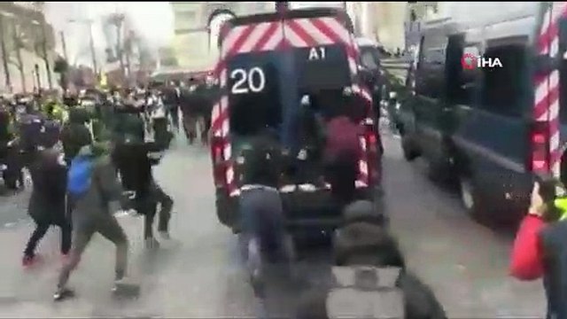 - Sarı Yelekliler, bir kez daha Paris sokaklarını savaş alanına çevirdi