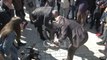 Ora News - Përplasje para Parlamentit, policia hedh gaz lotsjellës, një protestues i lënduar