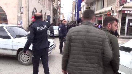 Seçim Bürosu Önünde Arazi Anlaşmazlığı Yüzünden Silahlı Kavga Çıktı: 1'i Ağır 3 Yaralı