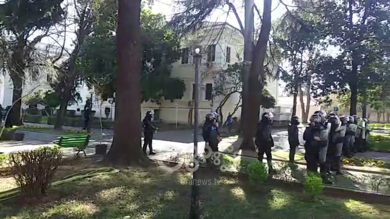 Ora News - Momente nga protesta