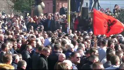Albania corruption: Demands grow for political clean-up