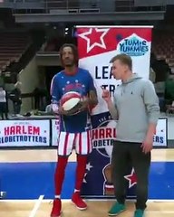 Basket-Ball - The Harlem Globetrotter "Jumpin" Joe Ballard thought he was teaching him a trick