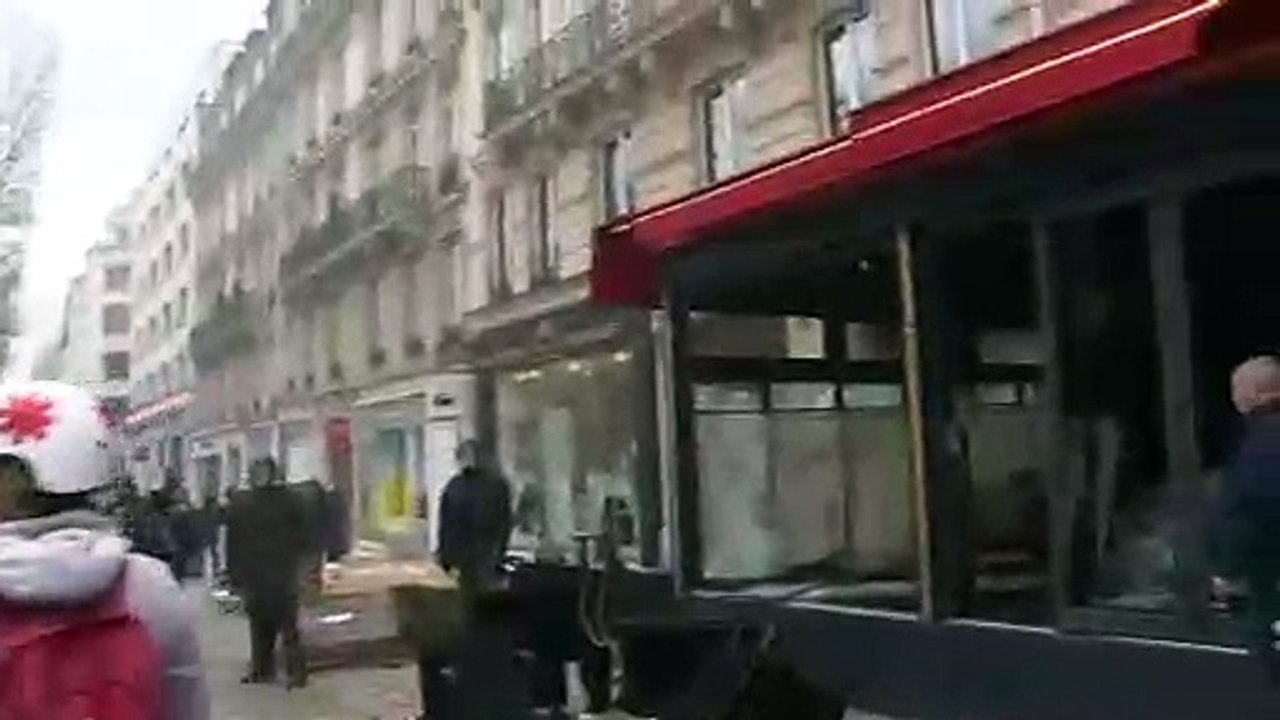 Plünderungen und Gewalt bei 'Gelbwesten'-Protesten