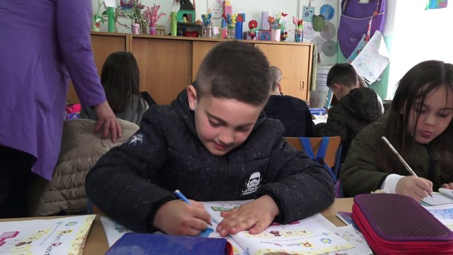 Shkollat po mbesin pa nxënës, familjet ikin në perëndim