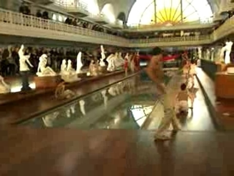Jeunes danseurs dans le bassin d La Piscine à Roubaix