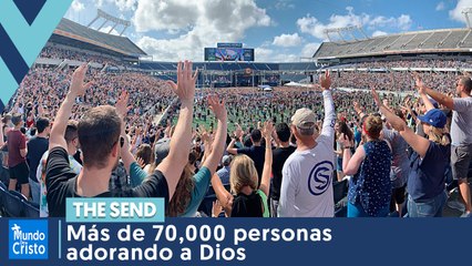 Más de 70,000 personas reunidas adorando a JESÚS en un MEGAESTADIO