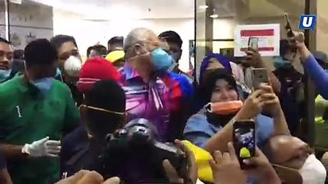 Bossku melawat mangsa pencemaran toksik