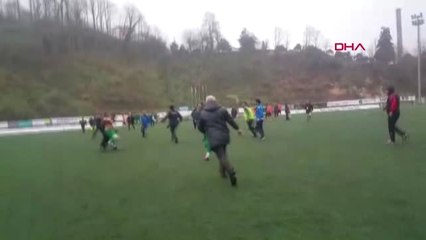 Spor Olay Çıkan Maçta Futbolcusunu Kulüp Başkanı Sakinleştirdi