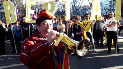 'Mi Buenos Aires querido'... con barretina y lazos amarillos en Madrid.