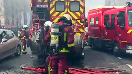 Choques y saqueos en protesta de “chalecos amarillos” en París