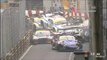 Une dizaine de voitures GT se rentrent dedans en pleine course à Macau... Incroyable