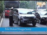 Hindari Tilang Jalur Busway, Mobil Pribadi Tabrak Polisi