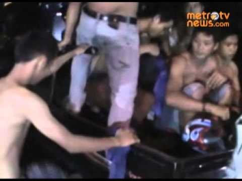 Kelompok Warga di Makassar Saling Lempar Batu dan Anak Panah