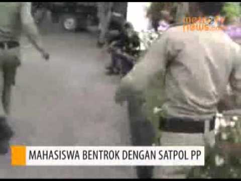 Mahasiswa Baubau Bentrok dengan Satpol PP