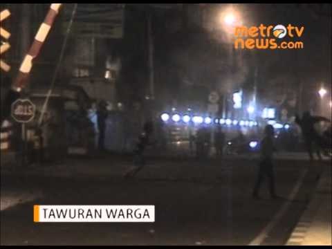 Tawuran di Rel Kereta Api Penjaringan