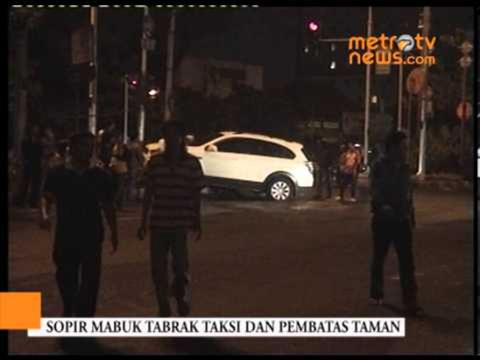 Braakk, Sopir Mabuk Tabrak Taksi dan Pembatas Taman