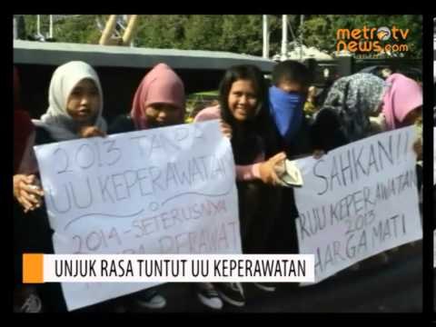 Unjuk Rasa Tuntut UU Keperawatan