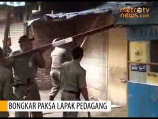 Puluhan Lapak Dibongkar Paksa