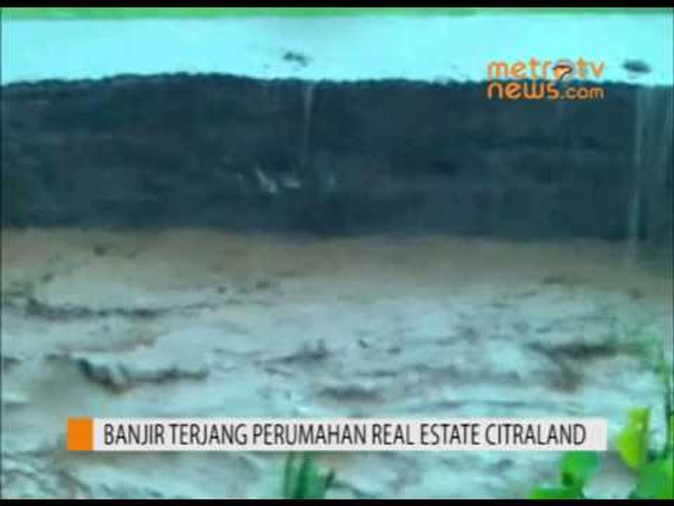 Detik detik Derasnya Banjir Hanyutkan Sejumlah Mobil