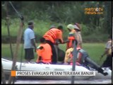 Proses Evakuasi Petani Terjebak Banjir