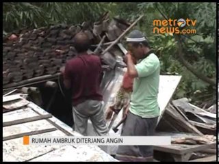 Sebuah Rumah Ambruk Diterjang Angin Selama 5 Jam