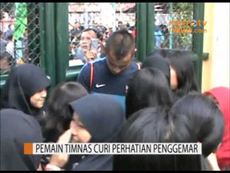 Pemain Timnas U 19 Jadi Rebutan Photo Penggemar