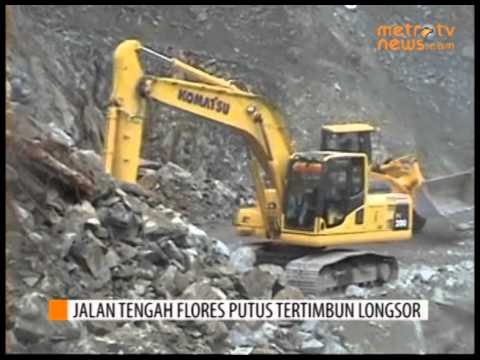 Jalan Tengah Flores Putus Tertimbun Longsor