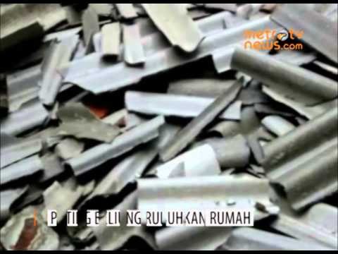 Puluhan Rumah Ambruk Dihantam Puting Beliung