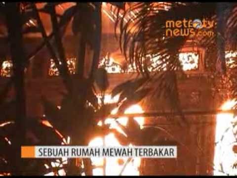 Sebuah Rumah Mewah di Permata Hijau Hangus Terbakar