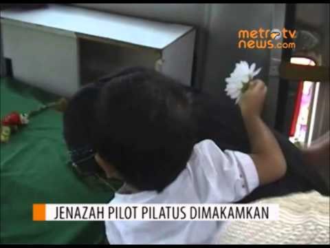 Jenazah Korban Pesawat Jatuh Dimakamkan