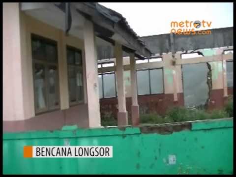 Tanah Longsor, Belasan Rumah di Subang Hancur