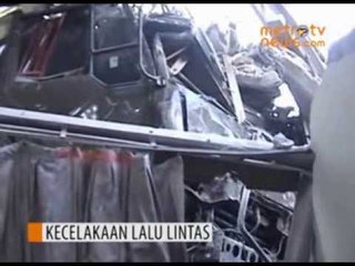 Pecah Ban, Truk Tabrak Rumah Warga