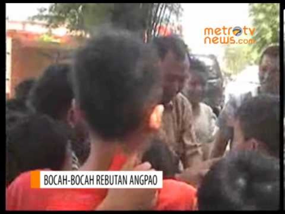 Bocah Bocah Rebutan Angpao