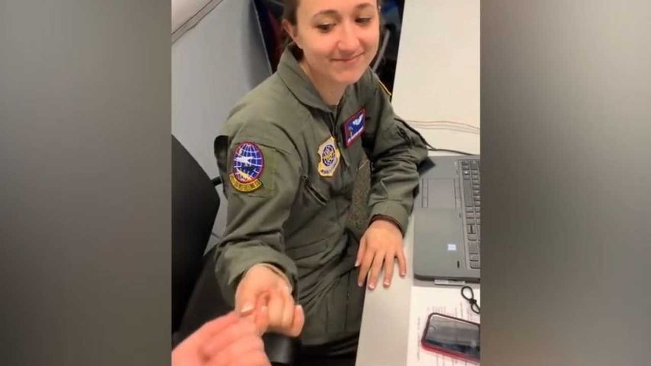 Une fille se fait Rick Rolled !