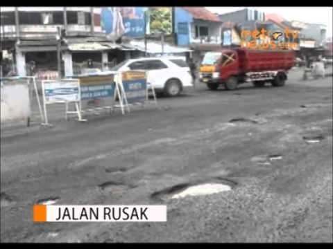 Akibat Banjir, Jalan Utama Pantura Cirebon Rusak Parah