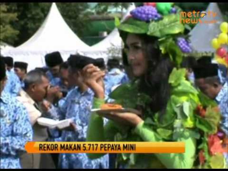 Warga Balikpapan Pecahkan Rekor Makan 5 717 Pepaya Mini
