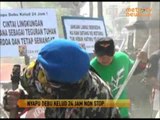 Aksi Anggota TNI Nyapu Debu Kelud 24 Jam Non Stop