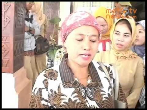 Puluhan Guru Honorer Protes Seleksi PNS