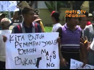 Warga Kepung Polsek Jogoroto