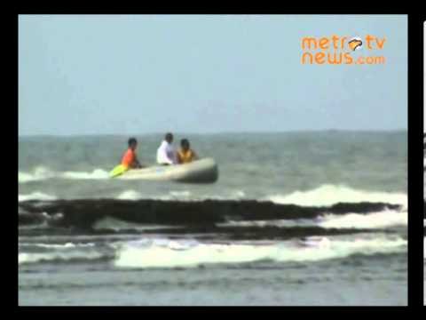 Dua Pelajar Hilang Terseret Arus Pantai Carita