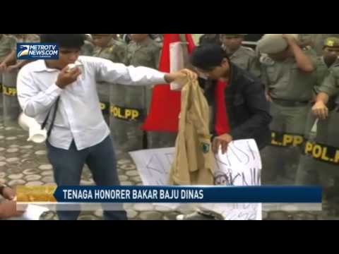 Tenaga Honorer Bakar Baju Dinas