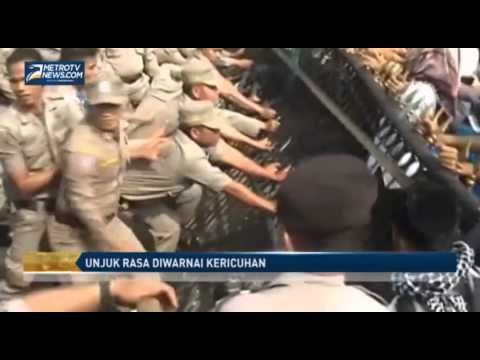 Unjuk Rasa di Depan Kantor Pemkot Cilegon Ricuh