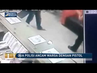Dua Polisi Terekam CCTV Ancam Warga dengan Pistol