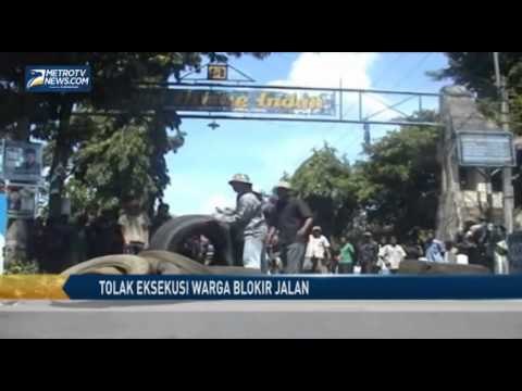 Tolak Eksekusi Warga Blokir Jalan